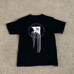 Men’s Medium LRG tee